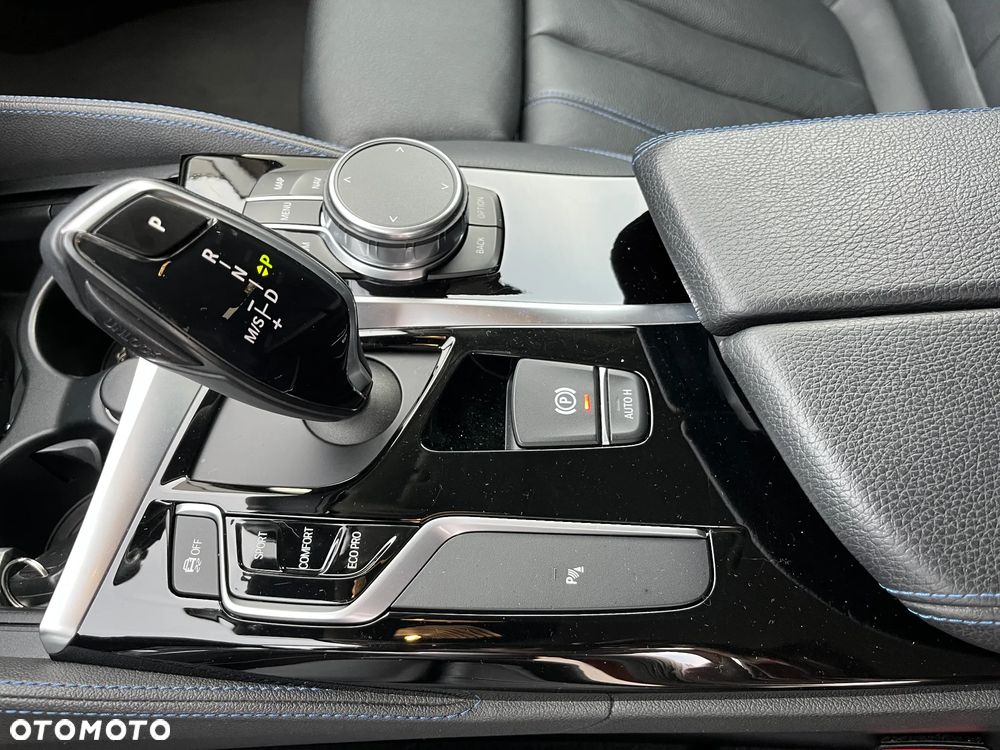 BMW Seria 5 520d xDrive - 23