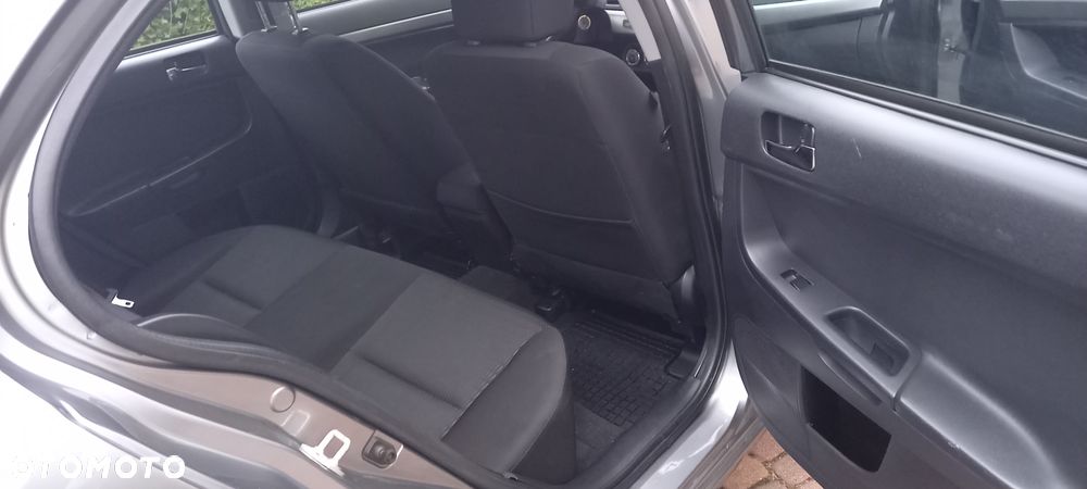 Mitsubishi Lancer - 12