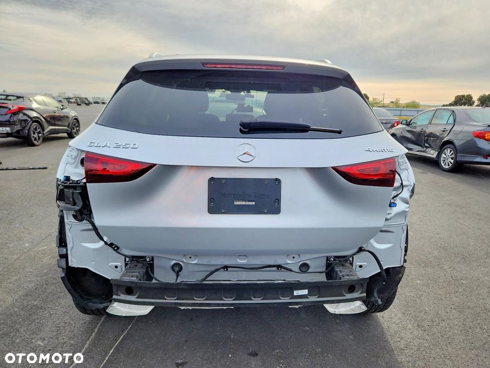 Mercedes-Benz GLA - 6