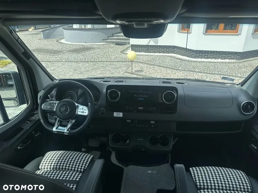 Mercedes-Benz Sprinter 907 - 11