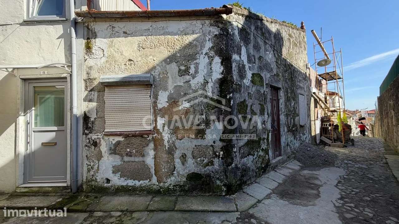 Moradia Para Recuperar, Junto a Ponte Infante no Porto - Grande imagem: 4/11
