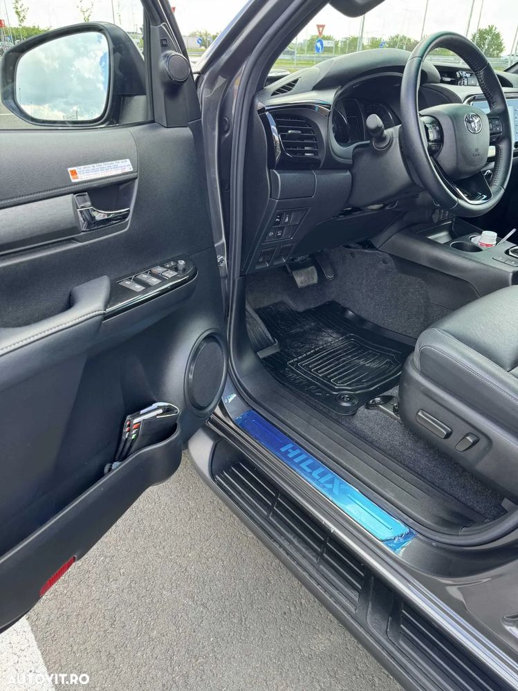Toyota Hilux 2.8D 204CP 4x4 Double Cab AT Invincible - 2