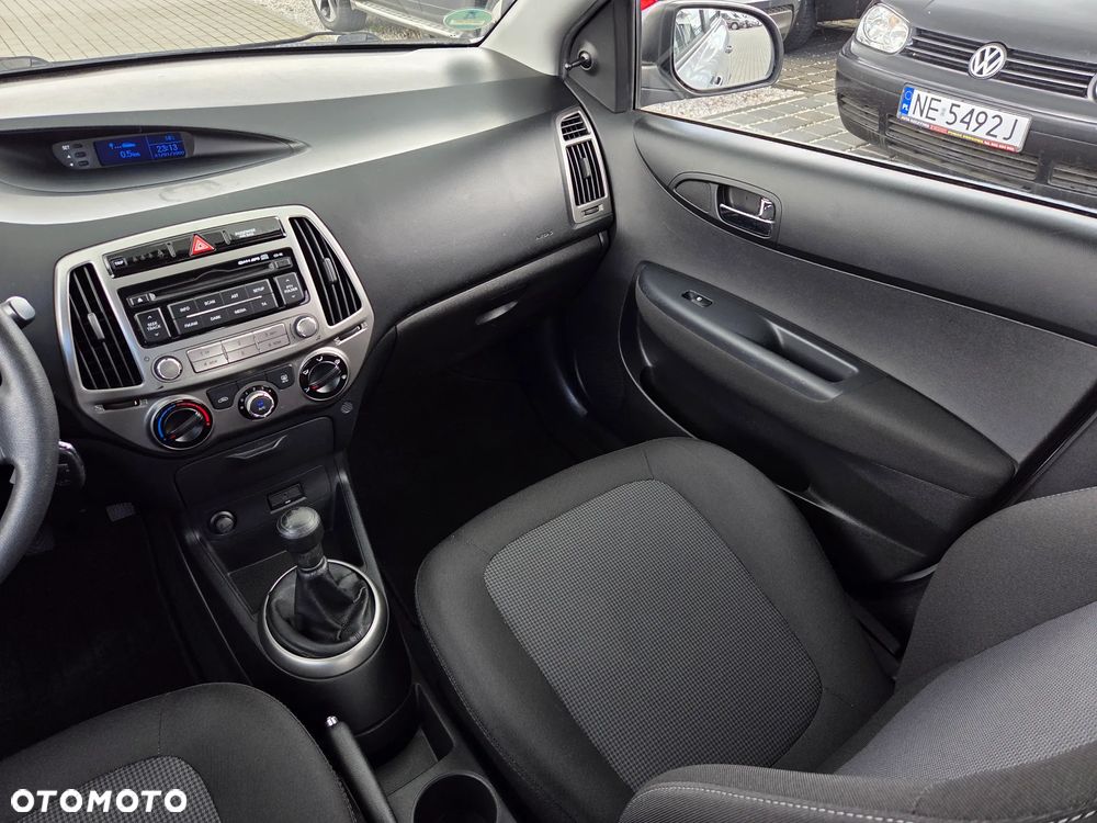 Hyundai i20 1.2 Fifa World Cup Edition - 21