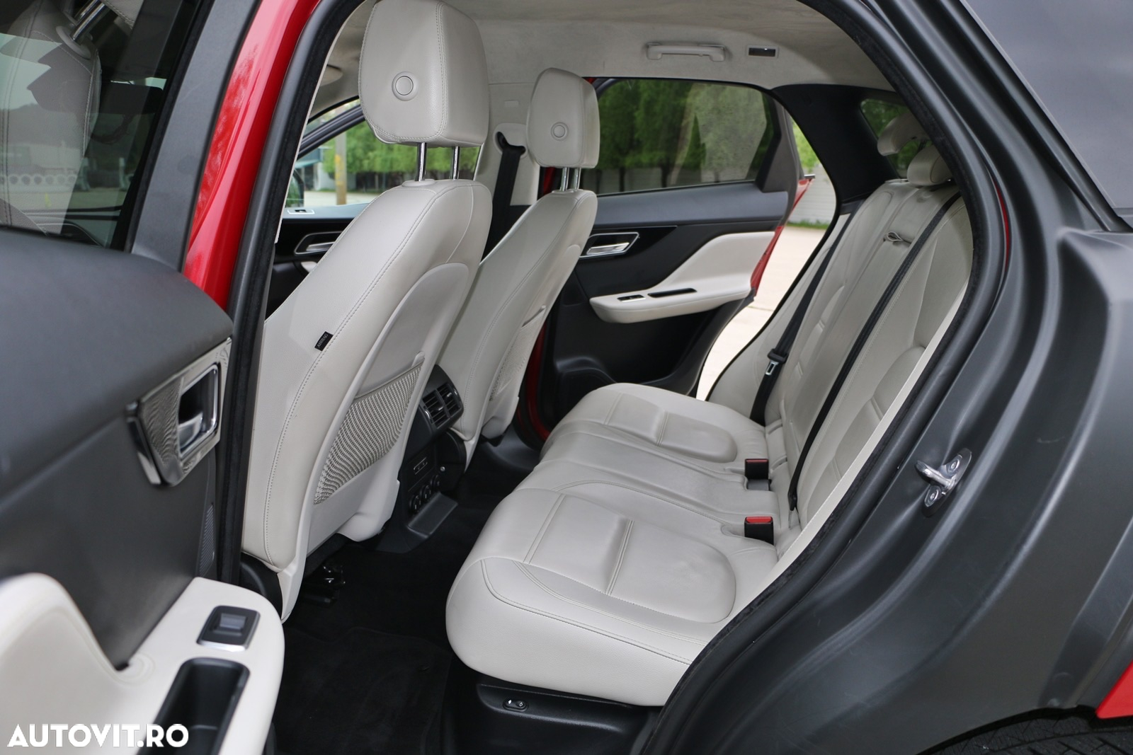 Jaguar F-Pace 20d AWD Pure - 9