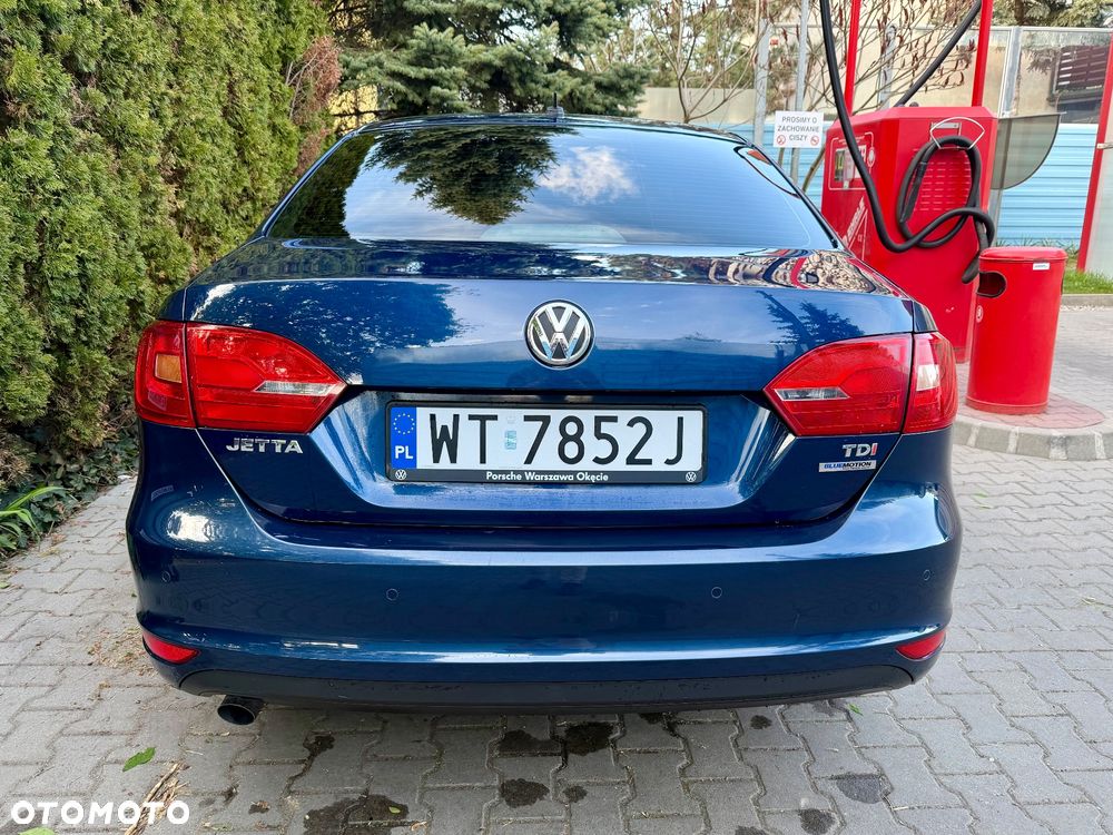 Volkswagen Jetta 1.6 TDI Highline DSG - 24