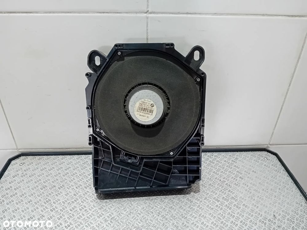 GŁOŚNIK SUBWOOFER PRAWY BMW E90 R2008 NR 0741982 - 2