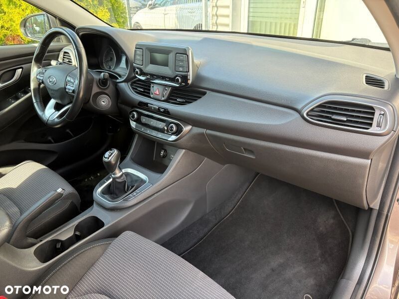Hyundai i30 1.5 DPI Classic + - 7
