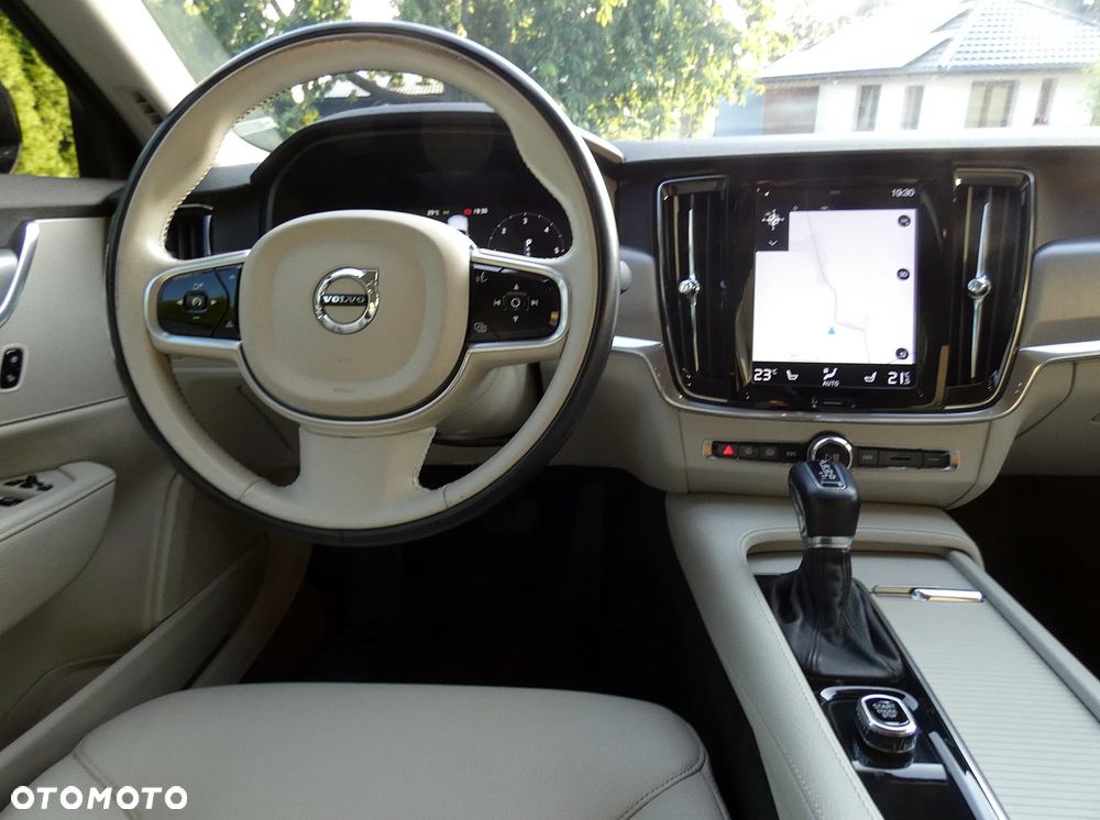 Volvo S90 D4 SCR Momentum Pro - 4
