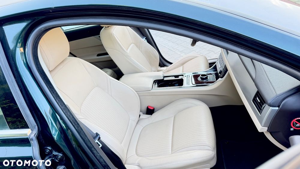 Jaguar XF 35t AWD Prestige - 26