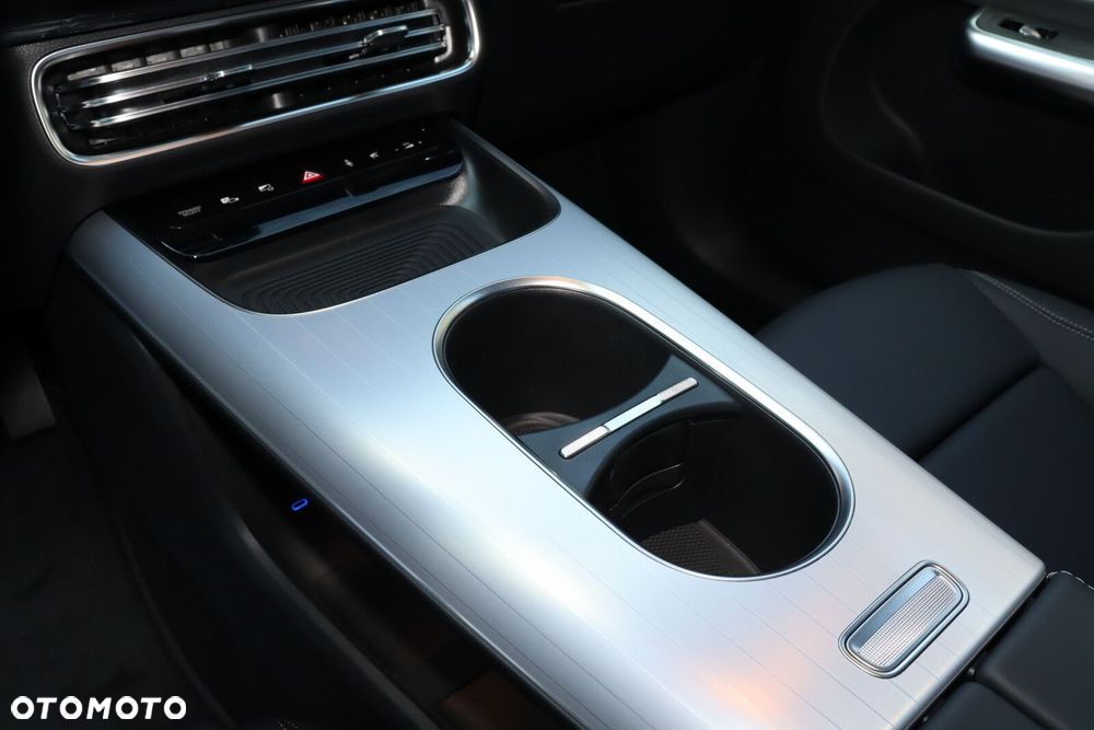 Mercedes-Benz GLB - 13