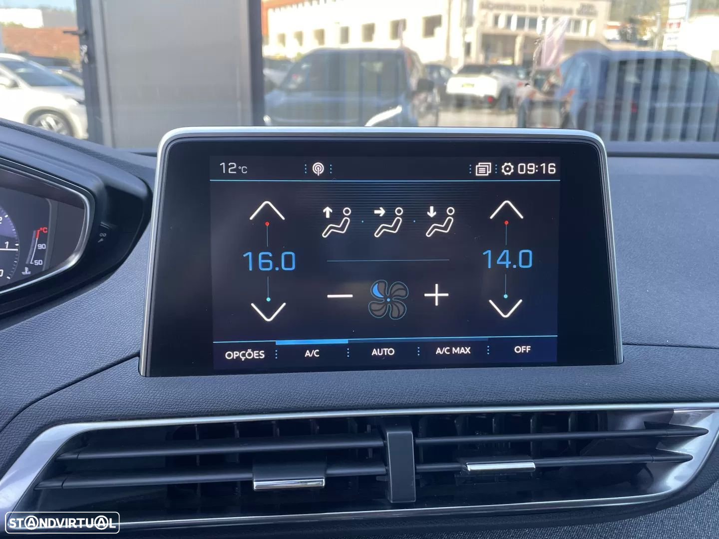 Peugeot 5008 1.2 PureTech Allure EAT8 - 26