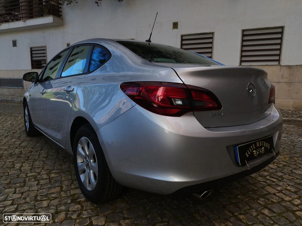 Opel Astra 1.4 T Cosmo S/S - 4