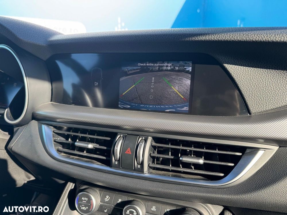 Alfa Romeo Stelvio - 12