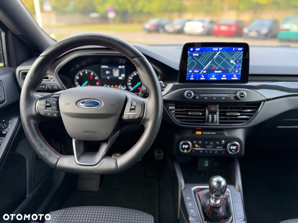 Ford Focus 1.0 EcoBoost Hybrid ST-LINE X - 10