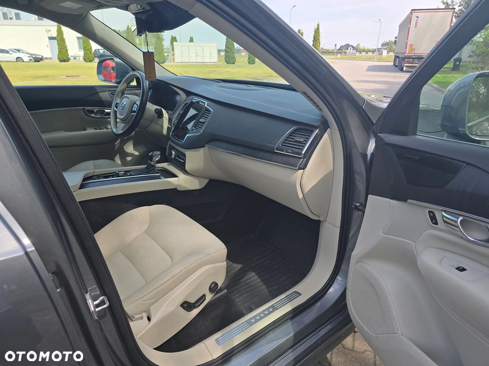 Volvo XC 90 T6 AWD Geartronic Momentum Pro - 24