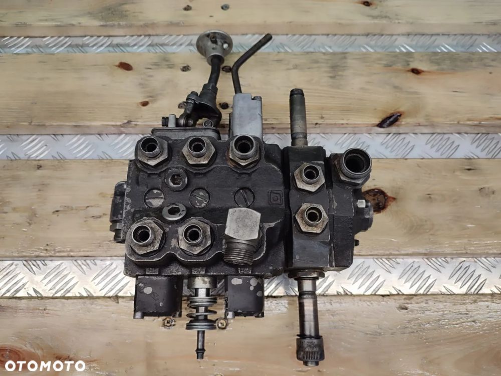 Rozdzielacz hydrauliczny 644300080 Schaffer 690T - 3