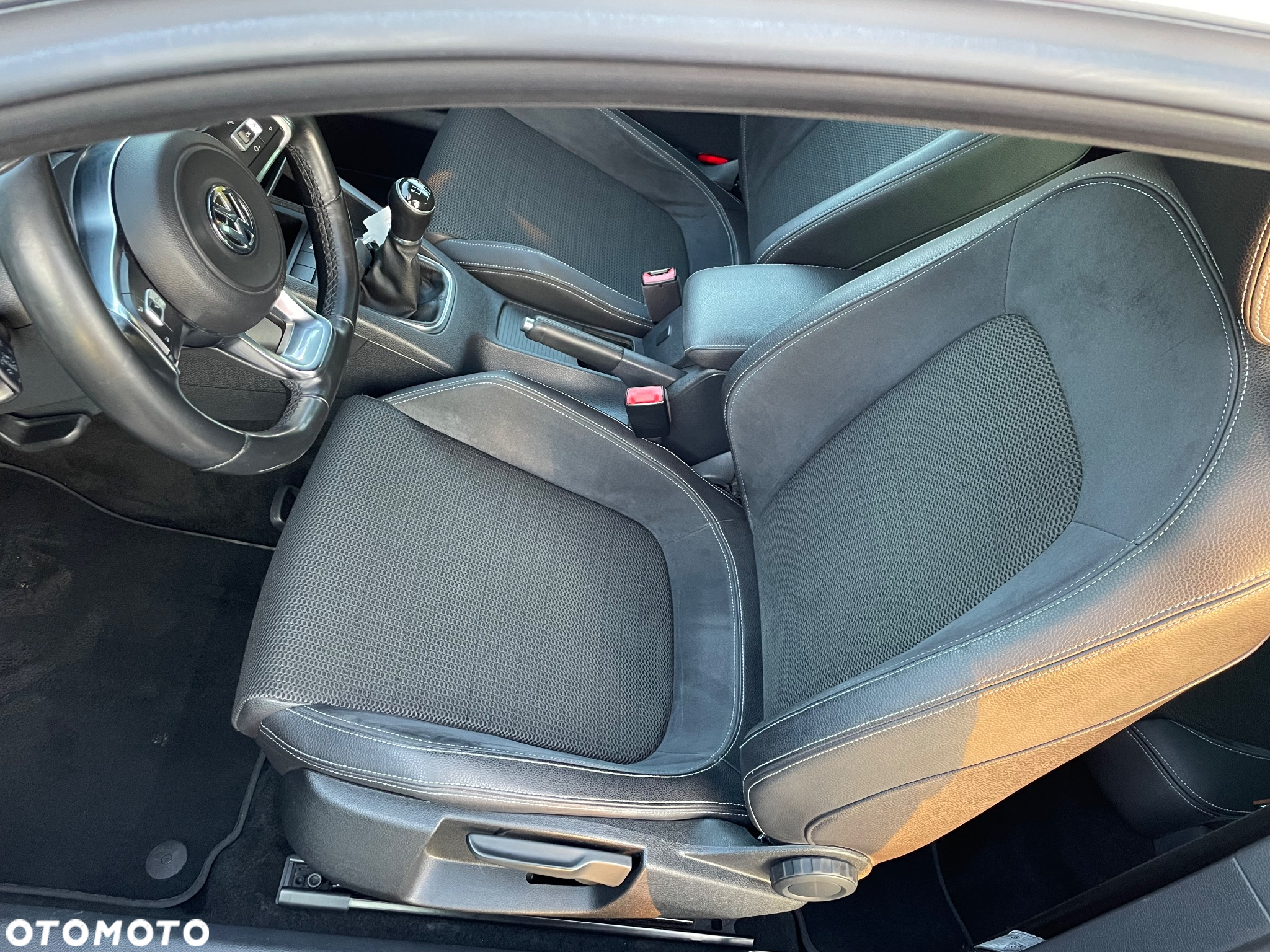 Volkswagen Scirocco 2.0 TDI Blue Motion Technologie Club - 19
