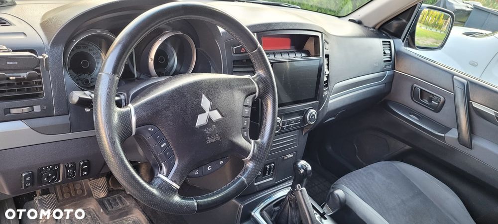 Mitsubishi Pajero - 31