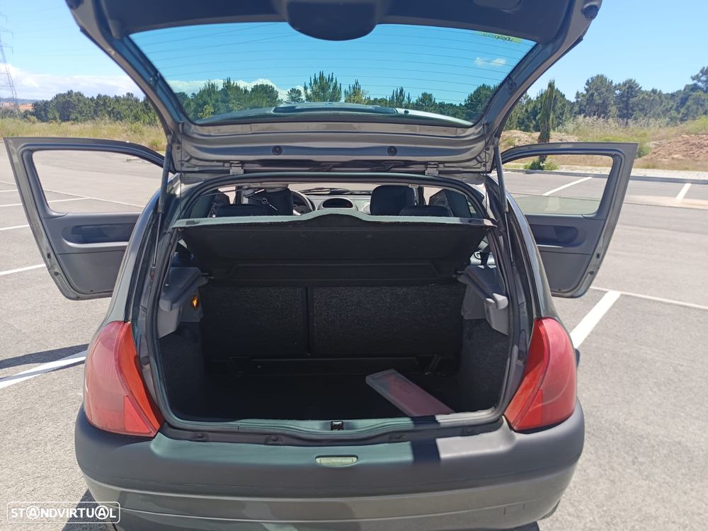 Renault Clio 1.4 16V Si - 25
