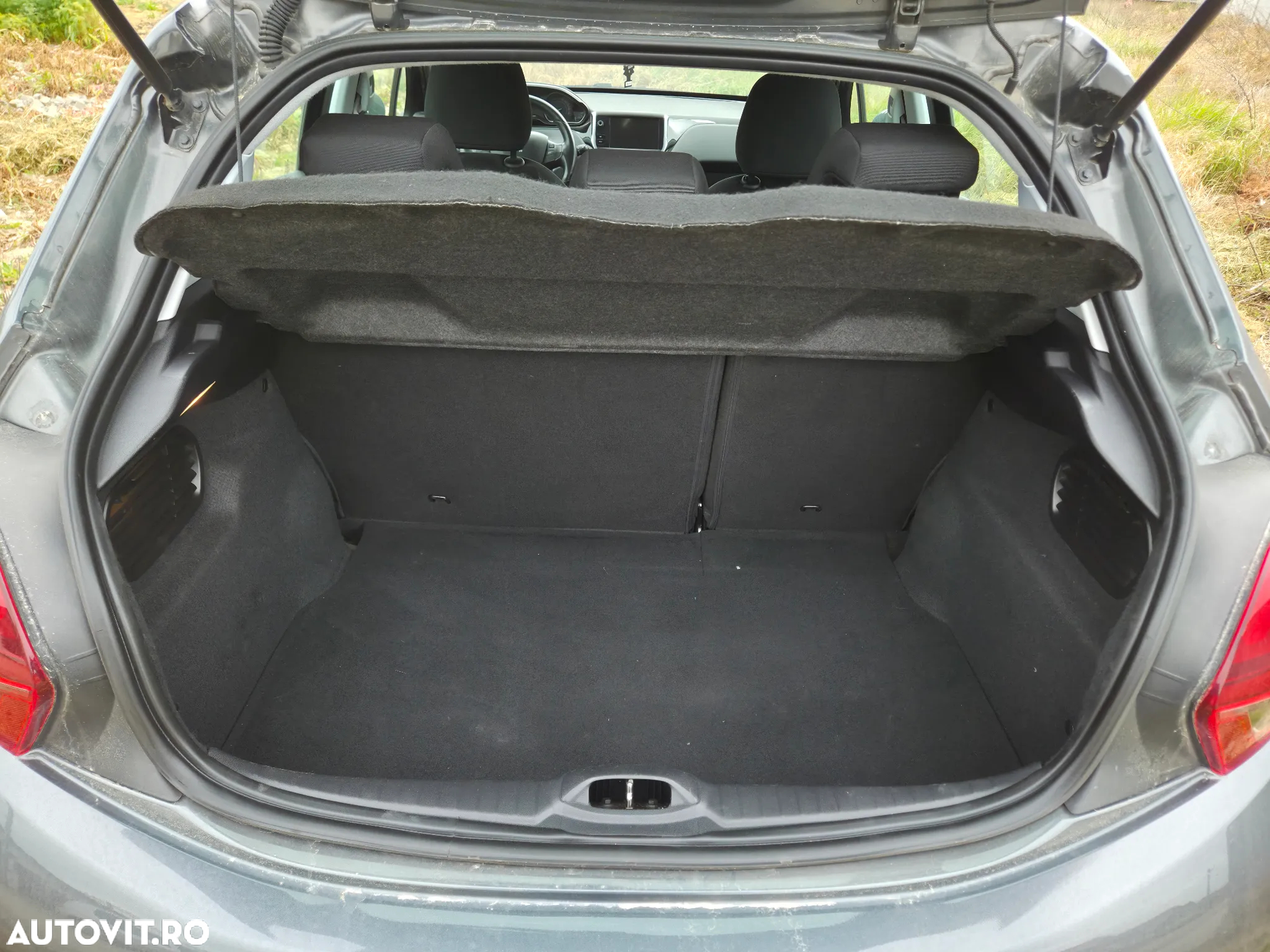Peugeot 208 - 16
