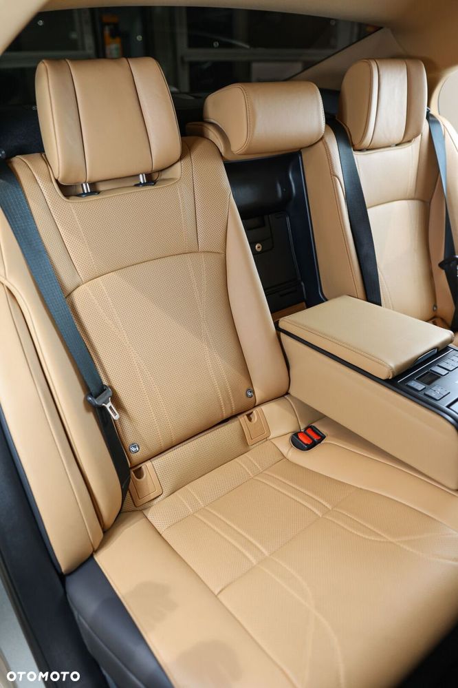 Lexus ES 300h Omotenashi - 19