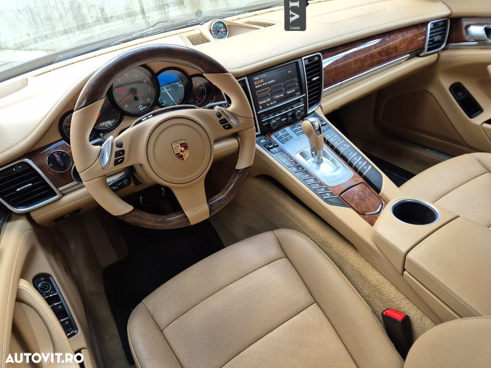 Porsche Panamera - 4