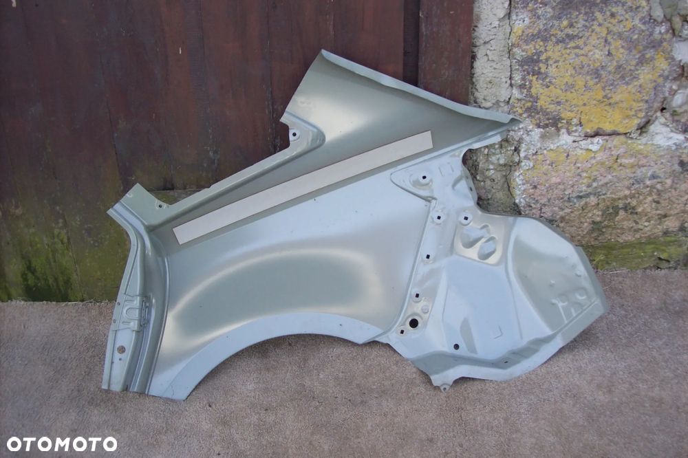 błotnik tylny prawy toyota corolla e-21 - 4
