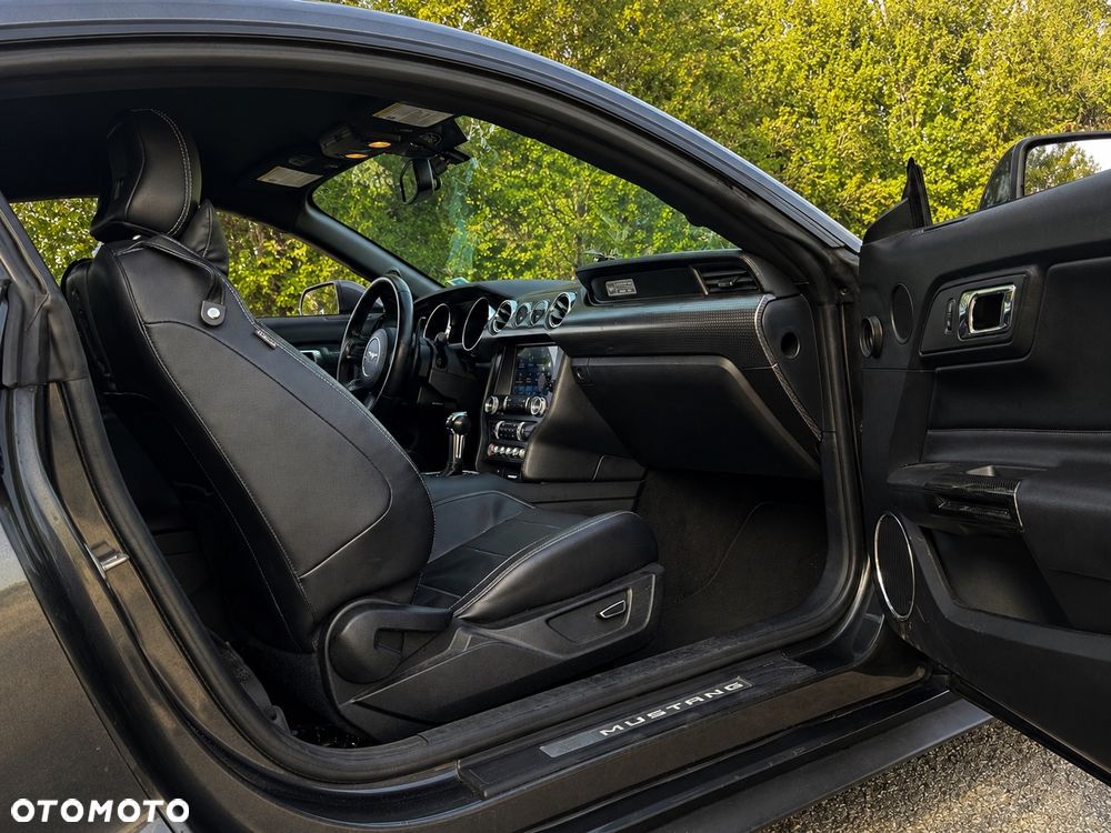 Ford Mustang - 25