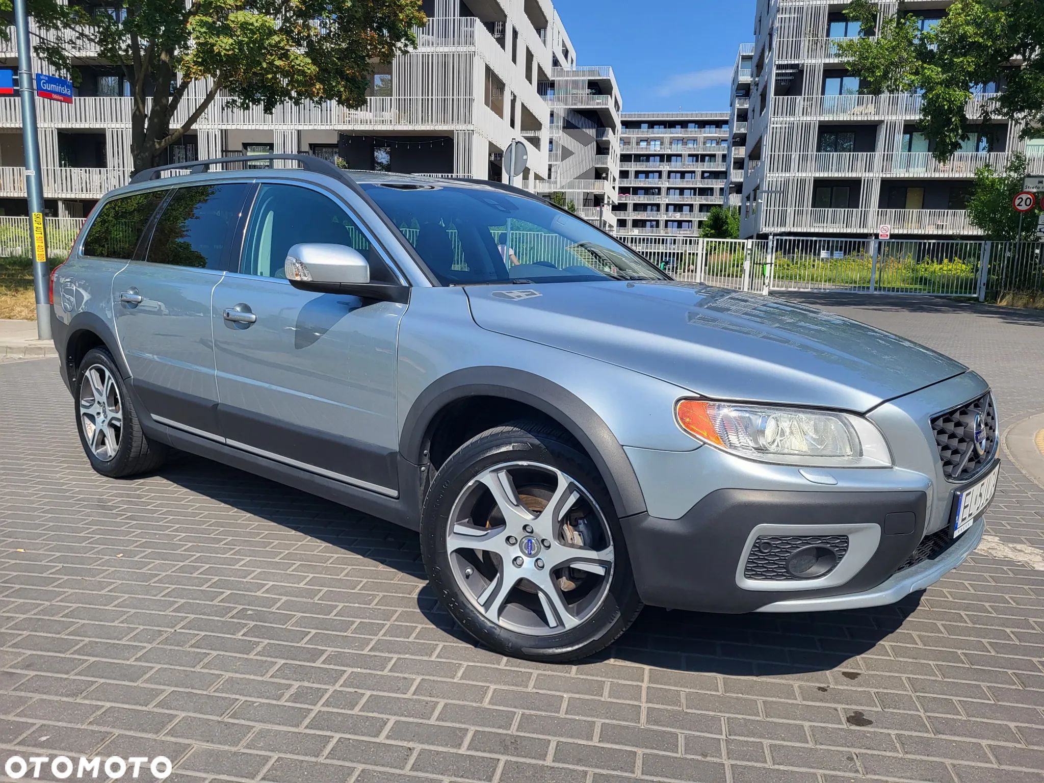 Volvo XC 70 T6 AWD Momentum - 1