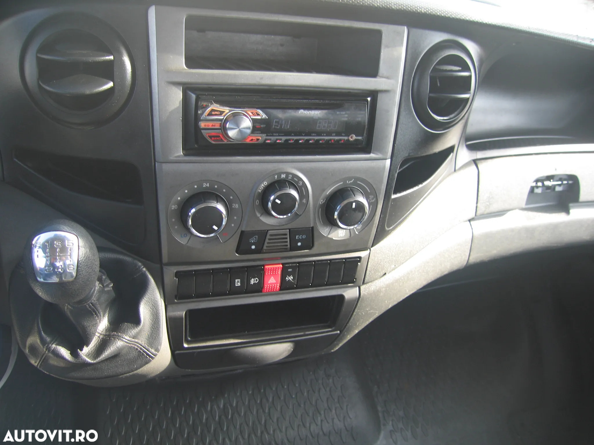 Iveco DAILY 35 C 13 , 3 LOC. BASCULABILA 3  PARTI , CLIMA . - 3
