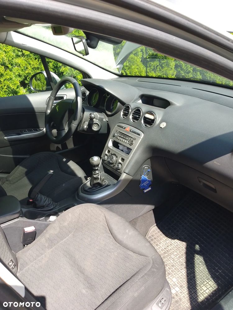 Peugeot 308 - 8