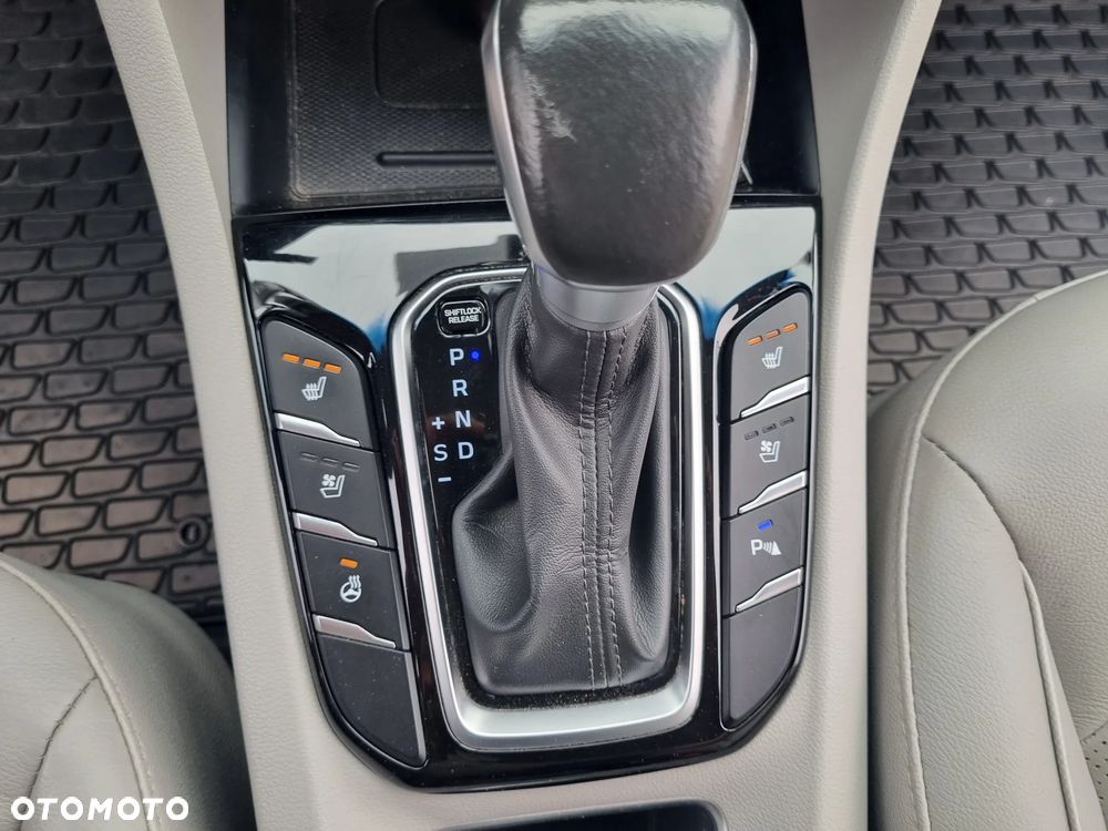 Hyundai IONIQ Hybrid Premium - 26