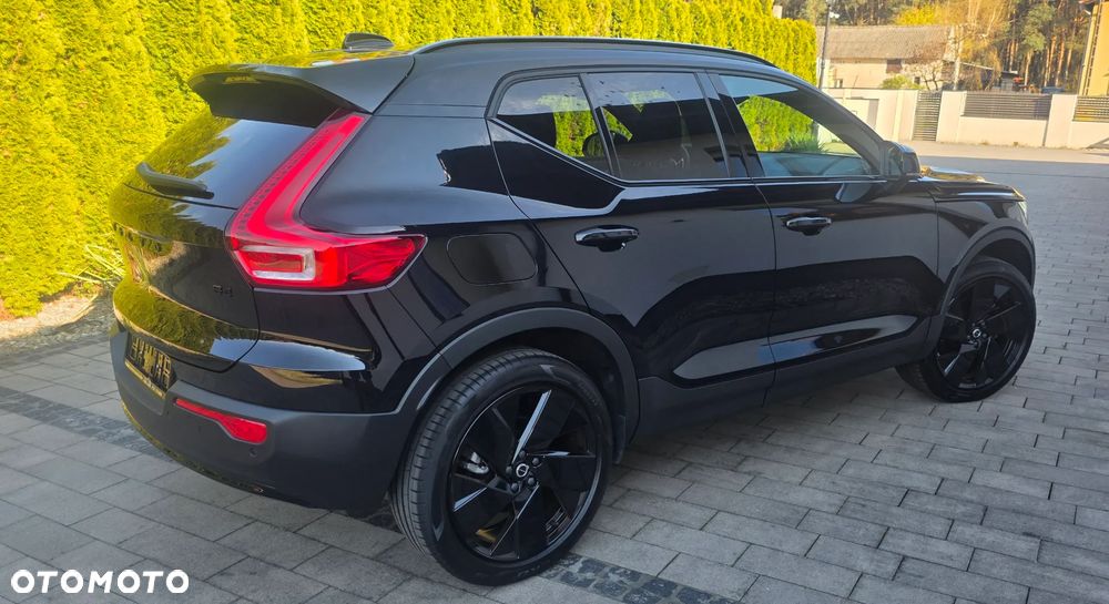 Volvo XC 40 B4 Plus Black Edition - 2