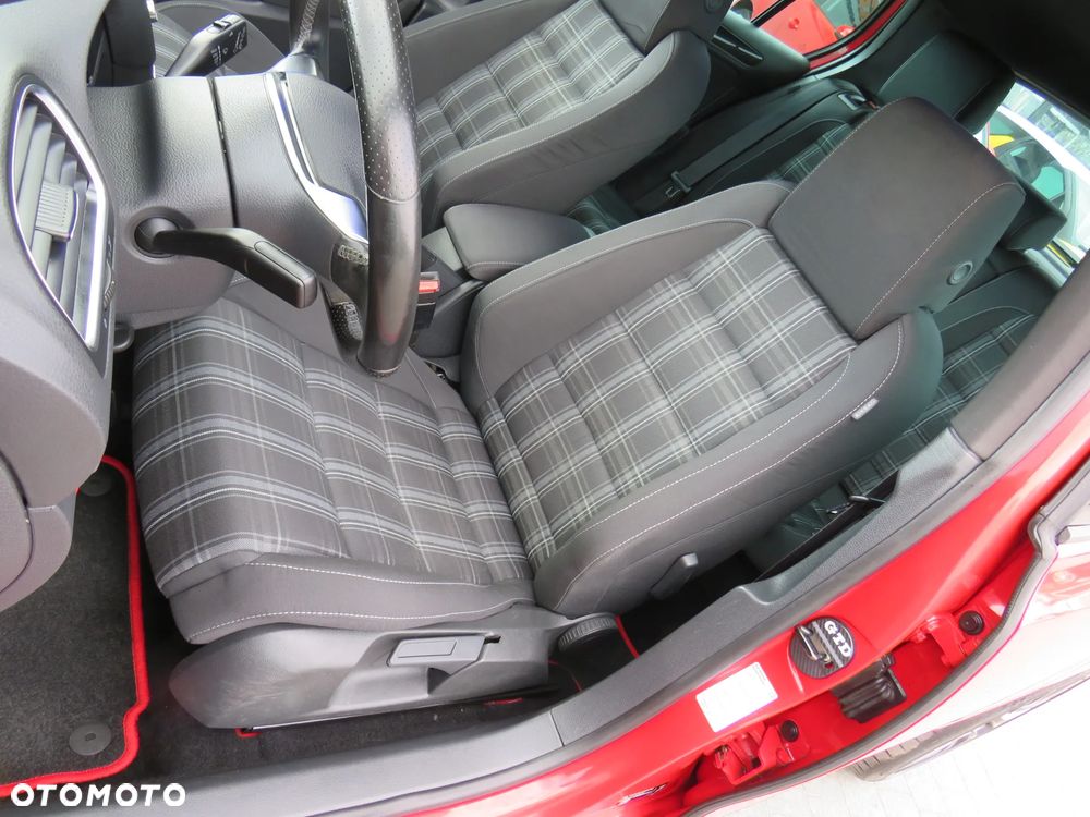 Volkswagen Golf - 25