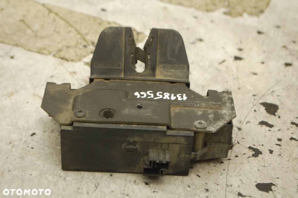 ZAMEK KLAPY BAGAŻNIKA TYŁ TYLNY 13185566 OPEL VECTRA C KOMBI SIGNUM - 2