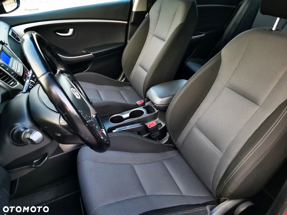 Hyundai i30 blue Kombi 1.6 GDi YES Gold - 10
