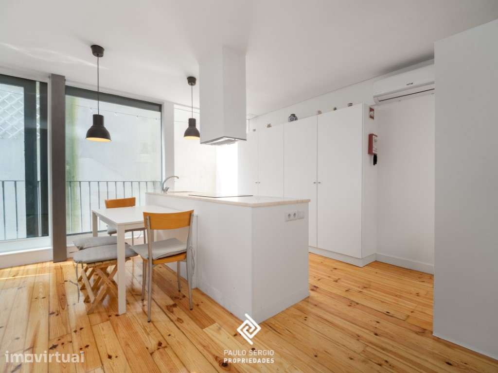 T2 Duplex na Baixa do Porto - Totalmente Mobilado com Licença de Al... - Grande imagem: 2/20