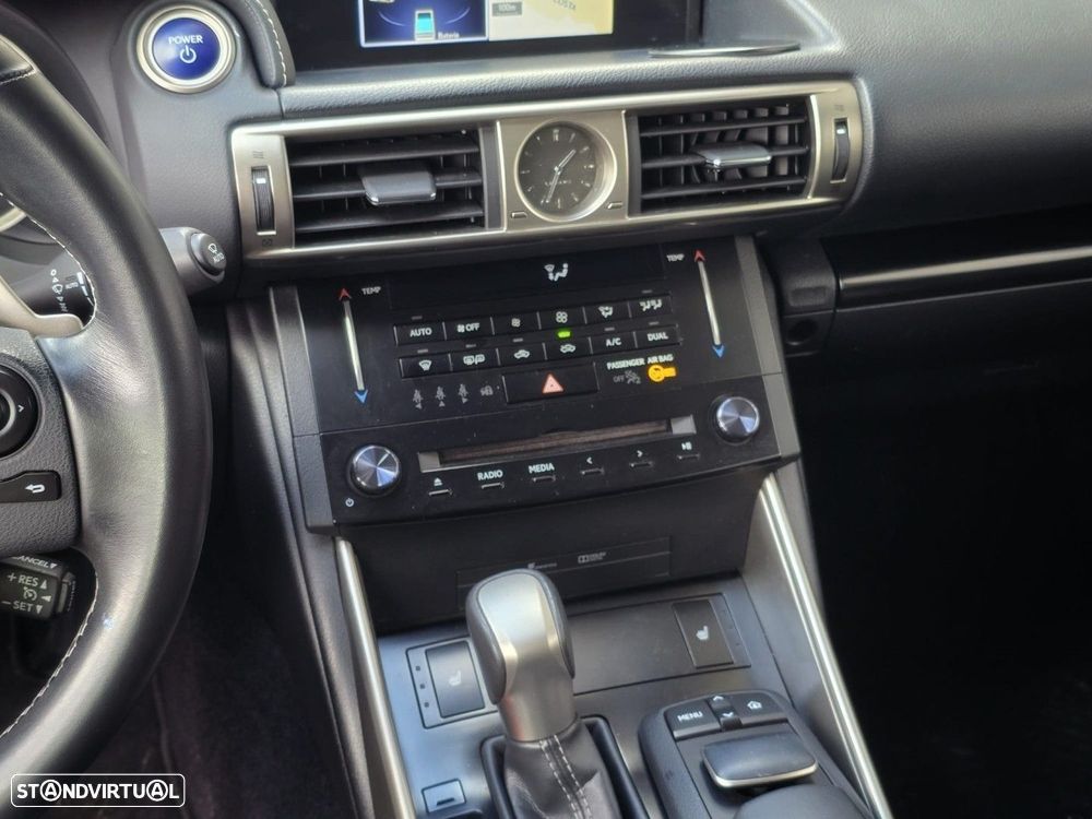 Lexus IS 300H Executive+ - 25