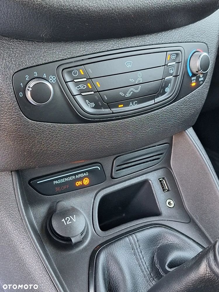 Ford Tourneo Courier - 26