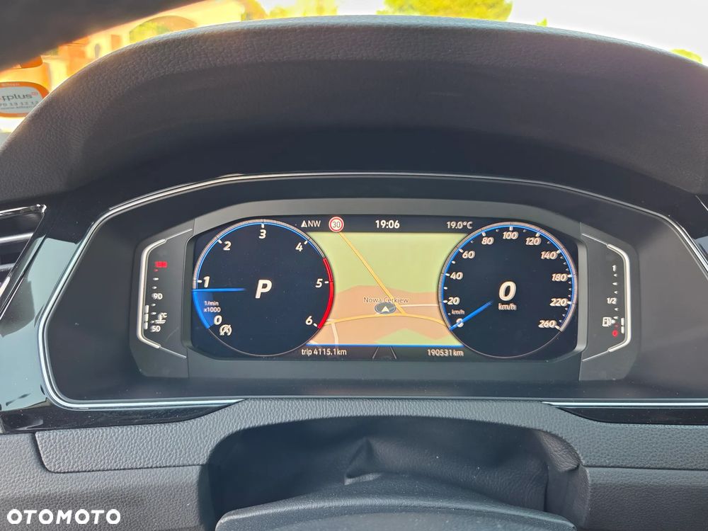 Volkswagen Passat - 31