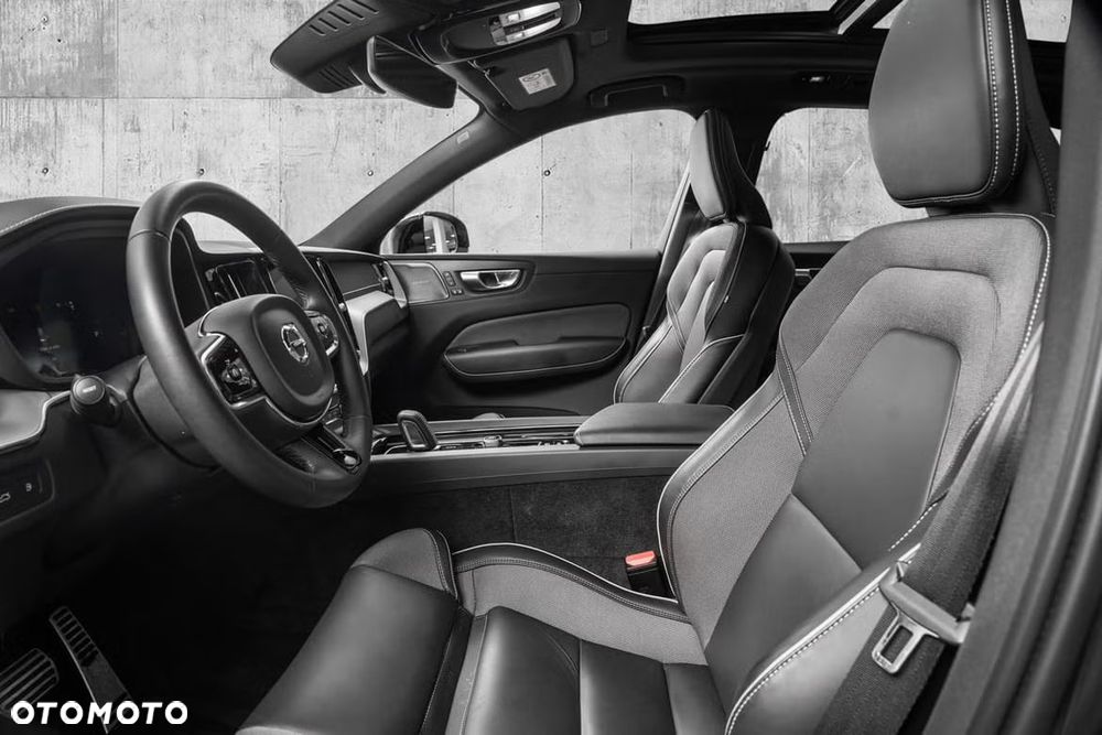 Volvo XC 60 T8 Plug-In Hybrid AWD R-Design - 25
