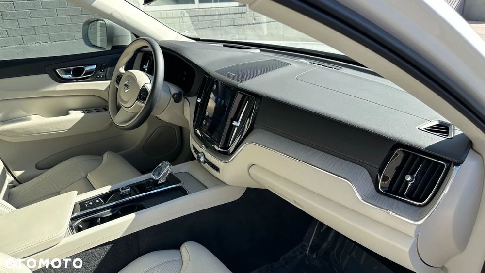 Volvo XC 60 B6 B AWD Momentum - 11