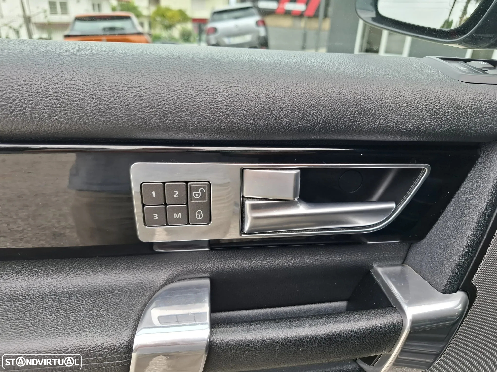 Land Rover Discovery SD V6 HSE - 25