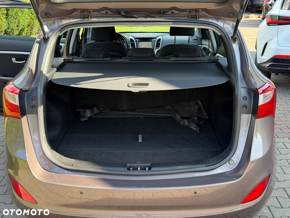 Hyundai i30 blue Kombi 1.4 YES Gold - 23