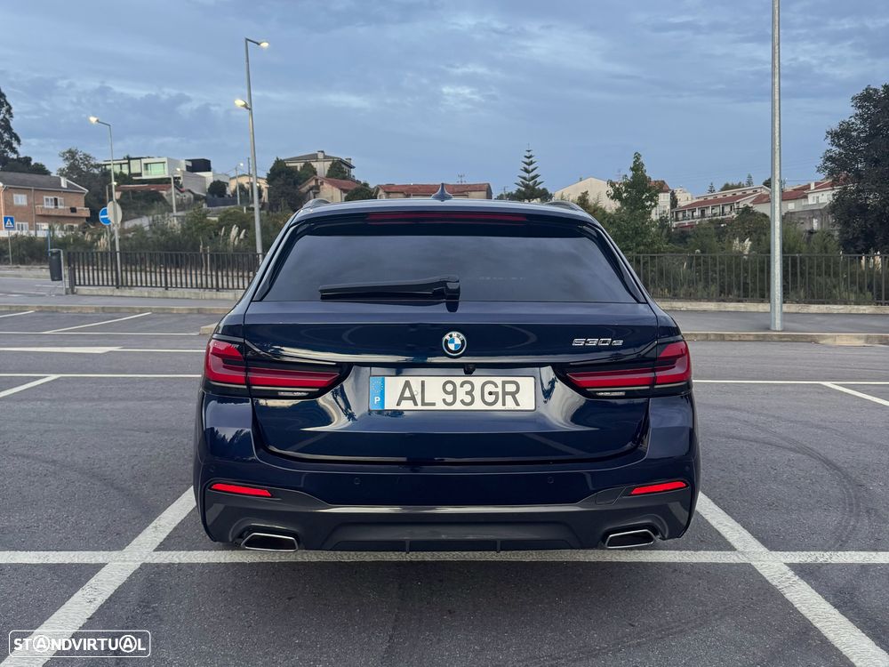 BMW 530 e Pack Desportivo M - 4