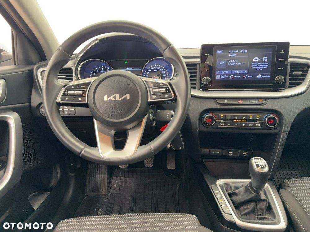 Kia Ceed - 10
