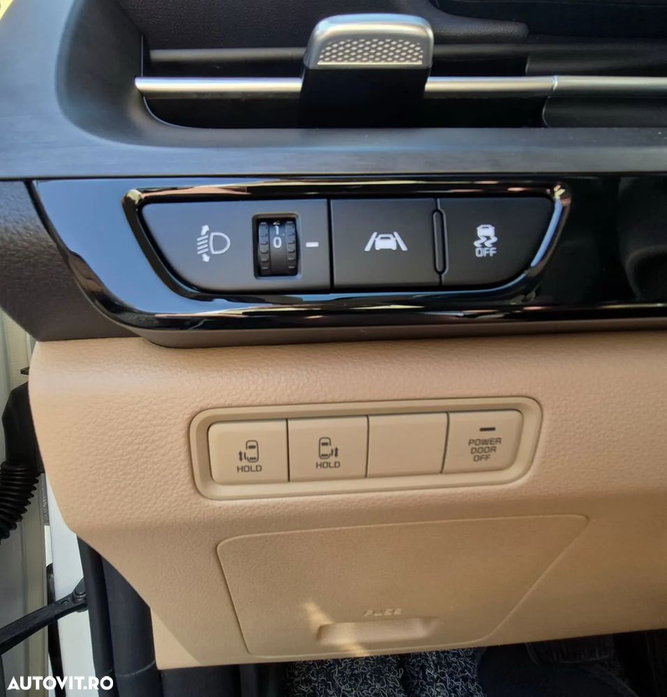 Kia Carnival - 26
