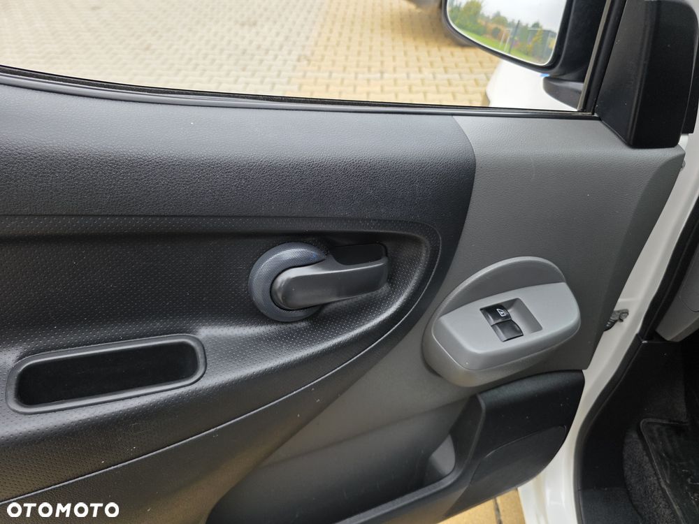 Nissan NV200 - 17