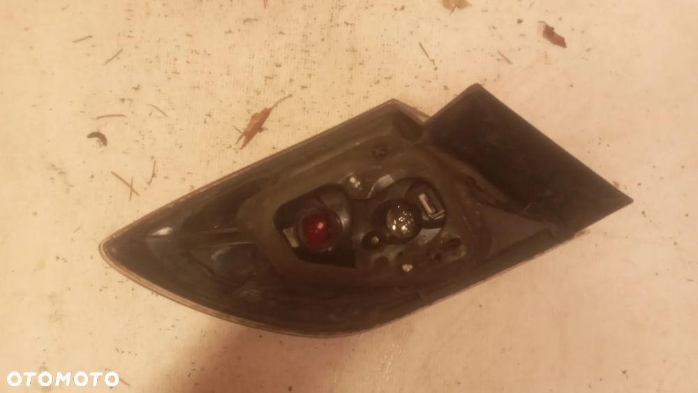 * LAMPA TYLNA PRAWA TYŁ PRAWO MAZDA 3 HB LIFT - 3