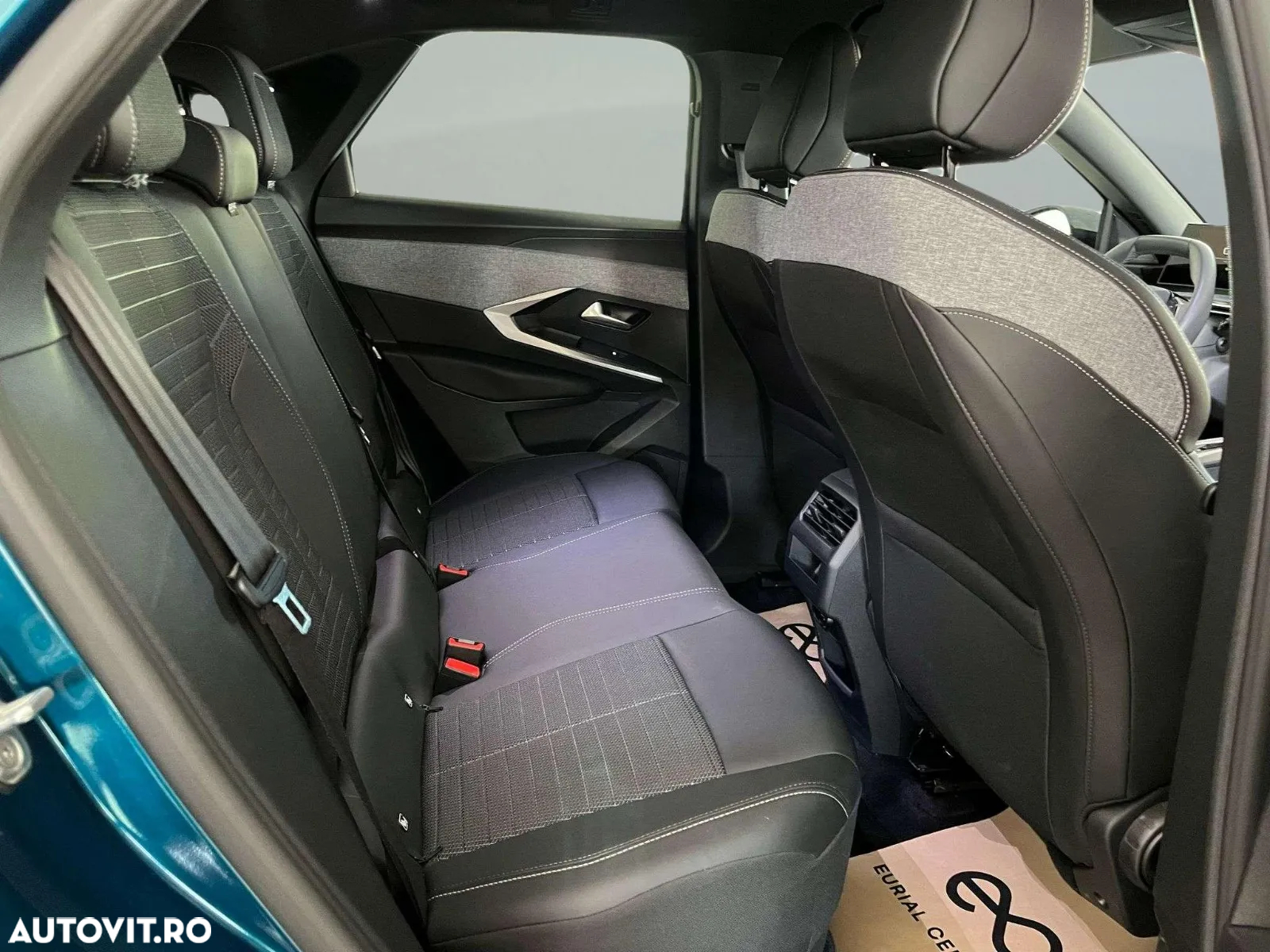 Peugeot 3008 1.2L 136 e-DCS6 MHEV Allure - 11